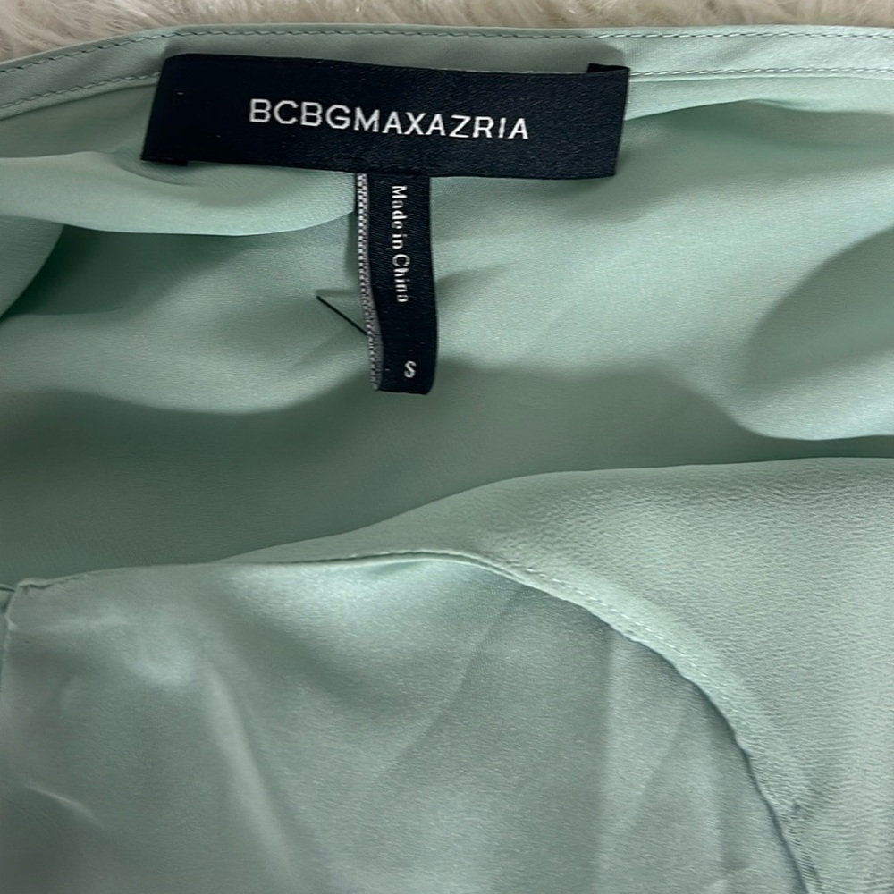 BCBGMAXAZRIA GREEN TOP SIZE S - Picture 6 of 6